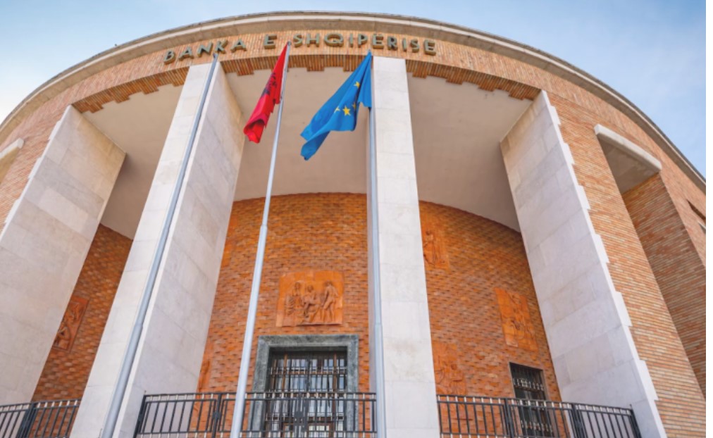 Banka e Shqipërisë bleu 528 mln euro deri në 4 gusht për të mbajtur kursin e këmbimit